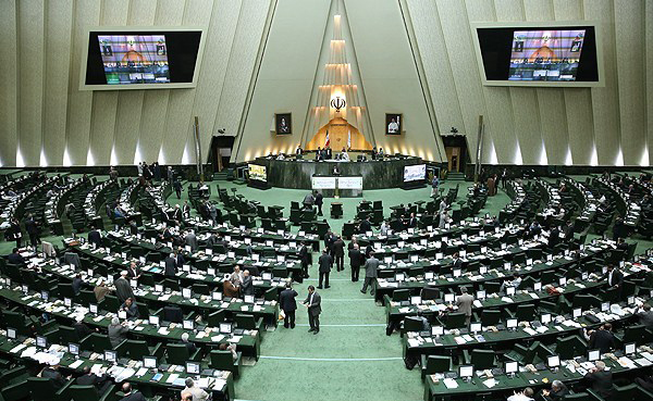 دومین مراسم تحلیف در مجلس دهم؛ منتخبان تبریز سوگند خوردند/دیدار نمایندگان با رهبری تا ساعتی دیگر