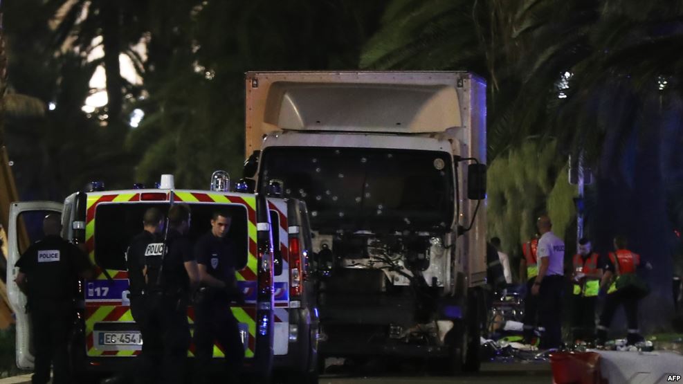 حمله تروریستی با کامیون در جنوب فرانسه / تعداد کشته ها به ۸۴ نفر رسید