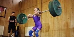 دختری ۱۱ ساله قویترین وزنه ‌بردار كوچك جهان+عکس