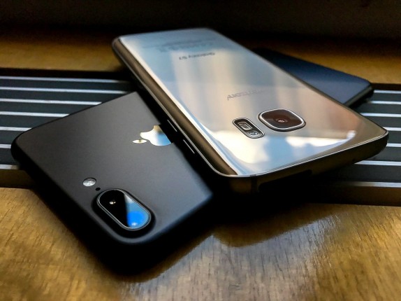 چرا Galaxy S7 از آیفون ۷ بهتر است؟