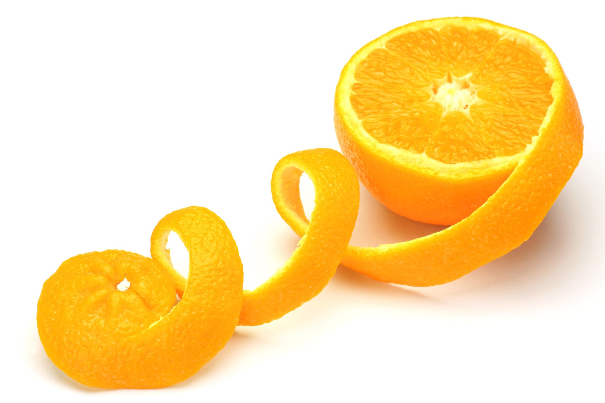 پوست پرتقال را به خاطر داشتن این فواید شگفت انگیز دور نیندازید!