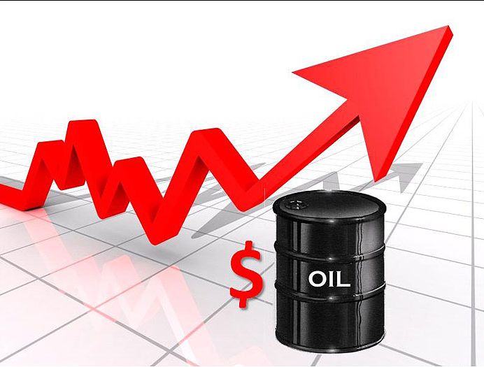 کاهش دلار قیمت نفت را بالا برد