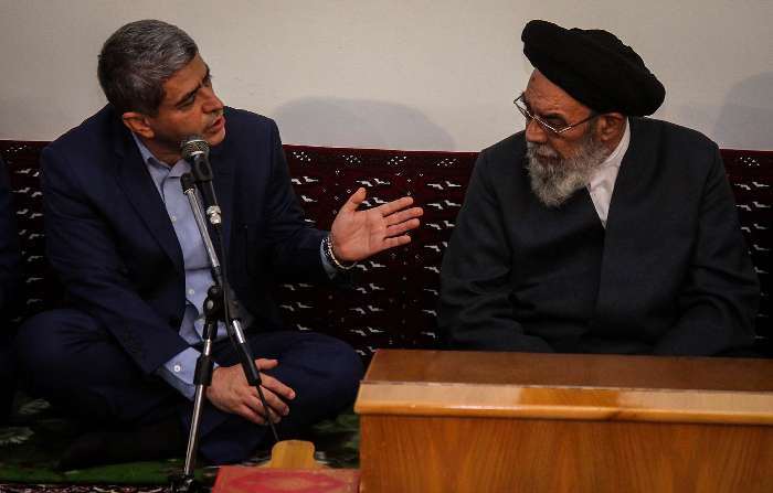 وزیر اقتصاد با نماینده ولی فقیه و امام جمعه اصفهان دیدار کرد