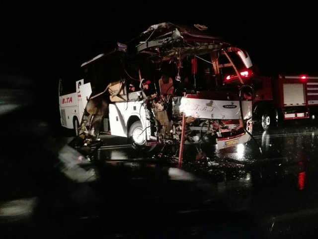 تصادف مرگبار ۲ اتوبوس در جاده سنندج (+عکس)