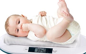 علت کاهش وزن زیاد نوزاد در چند روز اول پس از تولد چیست؟