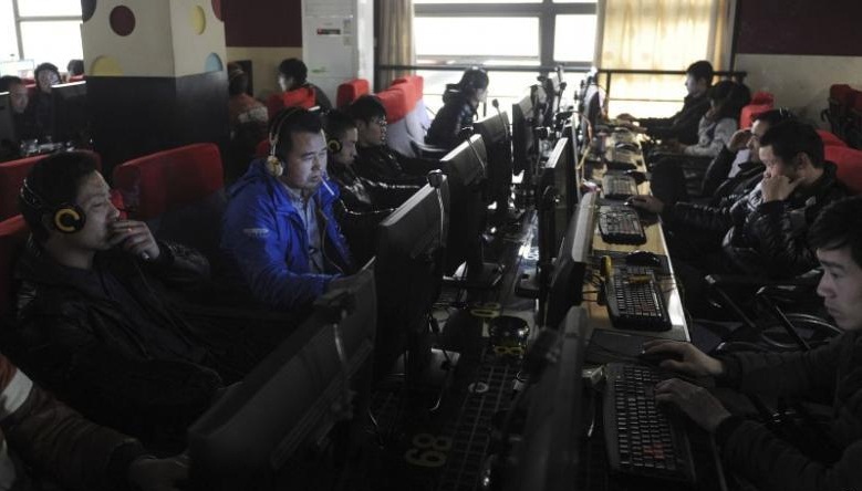 FILE PHOTO - Customers use computers at an internet cafe in Hefei, Anhui province March 16, 2012. REUTERS/Stringer