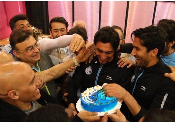 عکس/ سورپرایز کاپیتان استقلال با کیک آبی