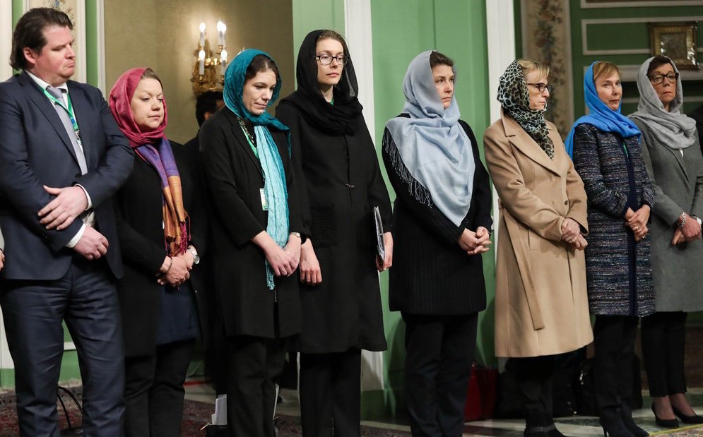 انتقاد از حجاب گذاشتن وزرای زن سوئدی در تهران + تصاویر