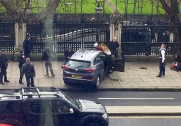 داعش مسئولیت حمله در لندن را بر عهده گرفت/۴ کشته و ده‌ها زخمی (+عکس)