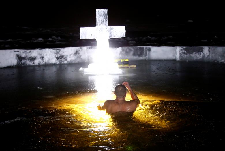 مراسم غسل تعمید در روسیه با حضور ولادیمیر پوتین