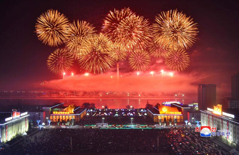 مراسم آتش بازی در نقاط مختلف دنیا به مناسبت آغاز سال نو میلادی