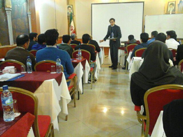 اولین دوره ” اصول میزبانی و پذیریرایی” ویژه کارکنان خدمات اداری دانشگاه پیام نور استان تهران برگزار شد