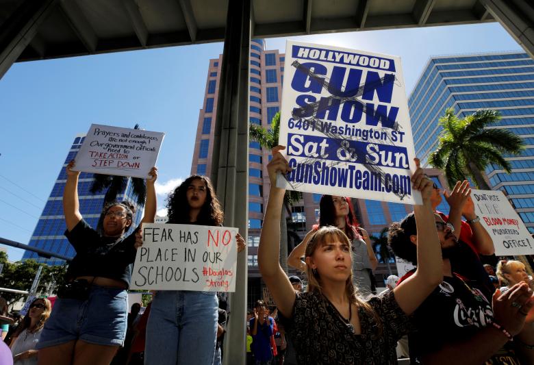 موج گسترده اعتراضات در جهت اصلاح قانون حمل اسلحه در آمریکا پس از کشتار در دبیرستانی در فلوریدا