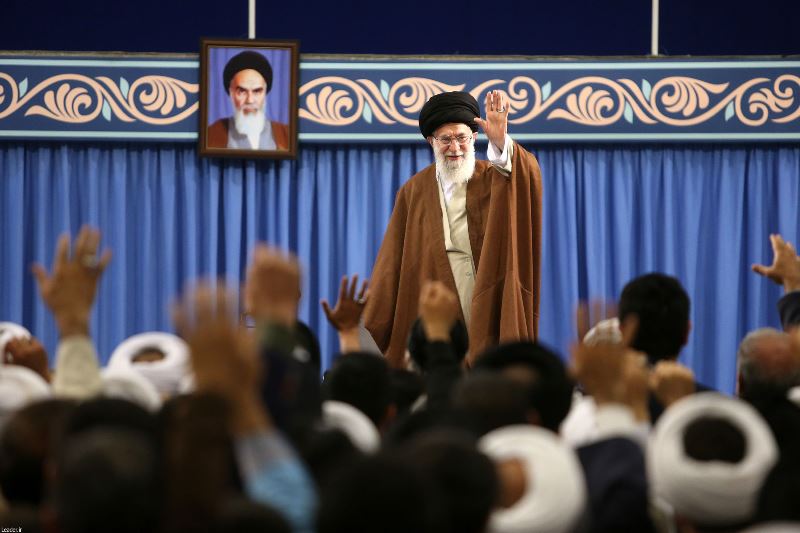 رهبر انقلاب اسلامی: مهمترین نیاز امروز دنیای اسلام، وحدت و پیشرفت علمی است