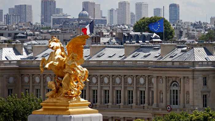 دولت فرانسه از دیپلمات‌هایش خواست از سفرهای غیرضروری به ایران بپرهیزند