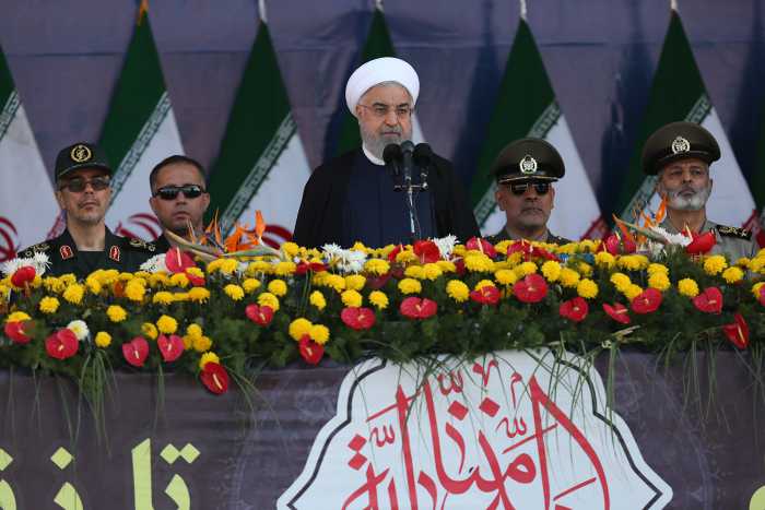 رئیس جمهور در در مراسم رژه نیروهای مسلح به مناسبت آغاز هفته دفاع مقدس